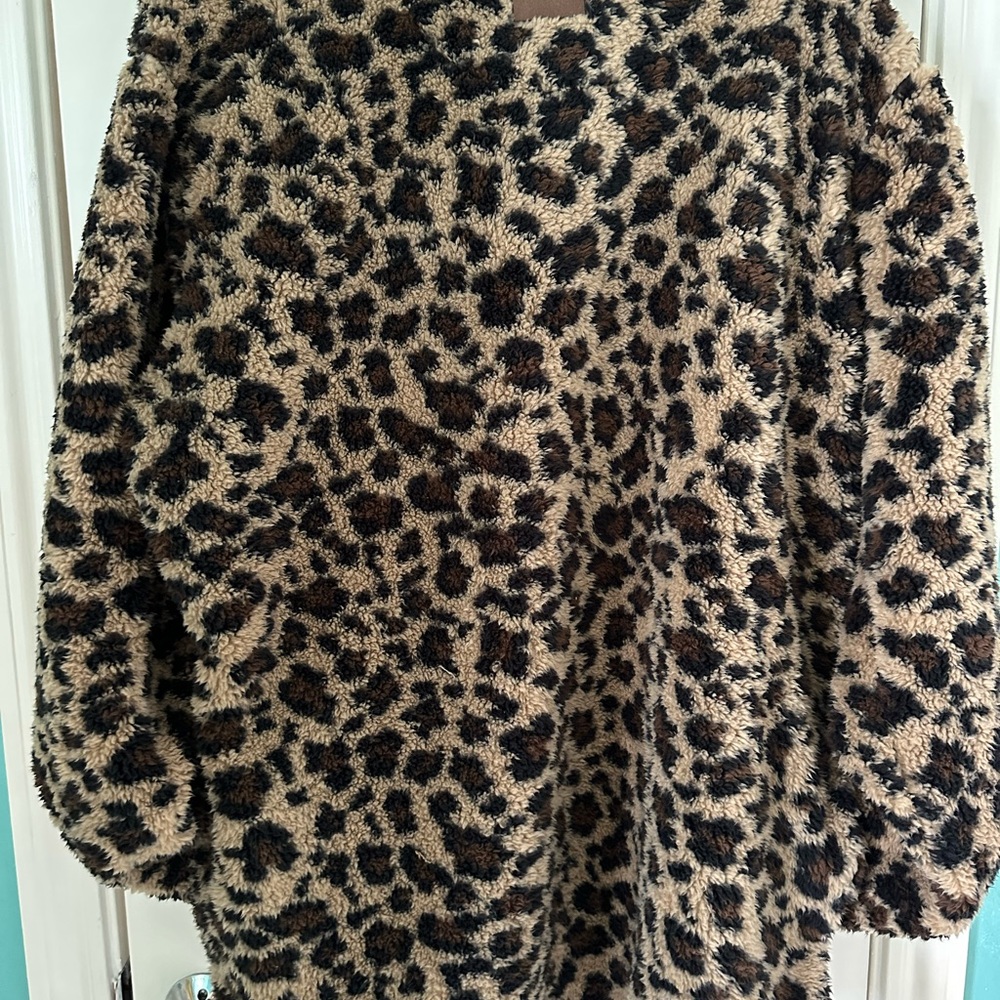 Woman’s Pullover - Picture 4 of 5